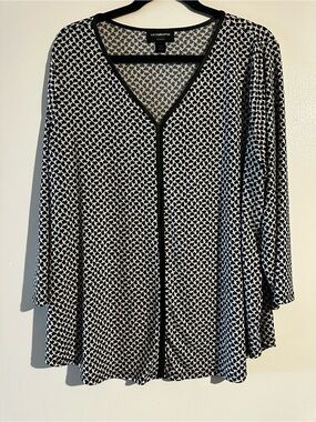Liz Claiborne Black and White Geometric V-Neck Blouse